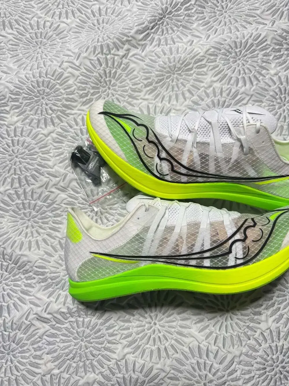 Saucony Terminal VT Mens Size 11.5 White Green Track & Field Spikes Shoes